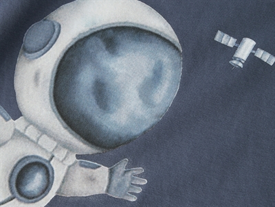 Name It bluse vintage indigo astronaut print detalje