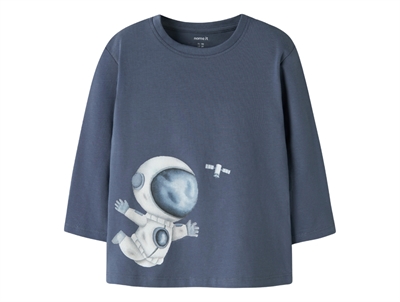 Name It bluse i blå nuance med astronaut print