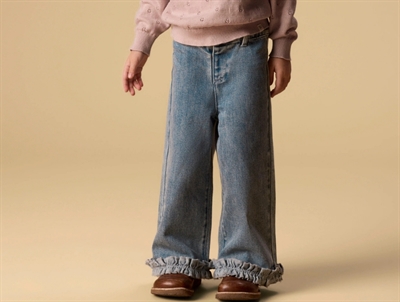 Lil' Atelier jeans medium blue denim på model