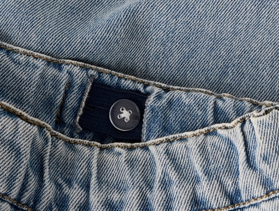 Name It jeans i lys blå denim med elastik i taljen og knapjustering