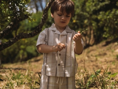 Lil' Atelier skjorte i råhvid nuance med beige striber