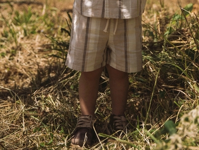 Lil' Atelier shorts i råhvid nuance med beige striber