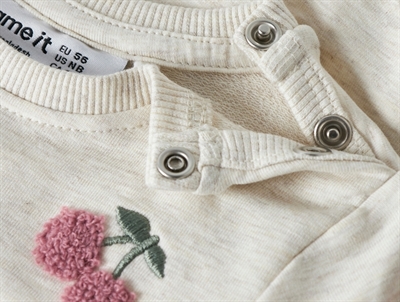 Name It sweatshirt i beige nuance med trykknapper ved skulder