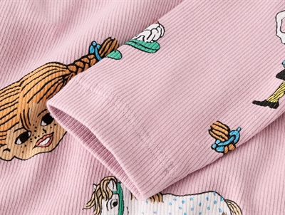 bluse i lyserød keepsake lilac fra Name It med Pippi Langstrømpe print