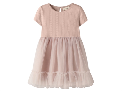 Lil\' Atelier kjole i lyserod nuance med struktur i stoffet