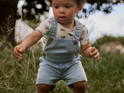 Lil' Atelier overalls i bla nuance pa barn med korte ben