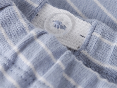 Lil\' Atelier bukser i støvet blå nuance med knapdetalje i taljen