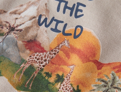 Name It t shirt i beige nuance med giraf og bil print detalje