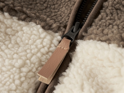 Lil\' Atelier teddyjakke turtledove shitake med tofarvet teddy