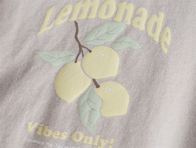 Name It t-shirt i chateau gray med print detalje