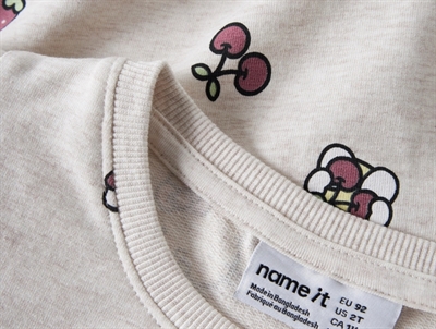 Name It sweatshirt i beige nuance med Hello Kitty print detalje