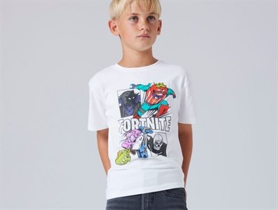 Name It t-shirt i bright white med Fortnite print set på model