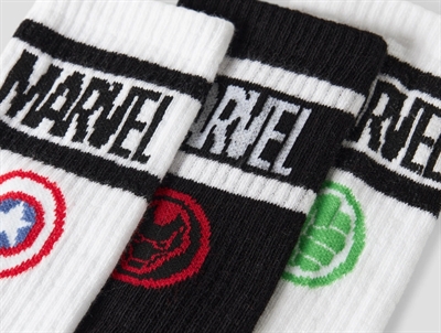 Name It strømper i bright white med Marvel logo detalje