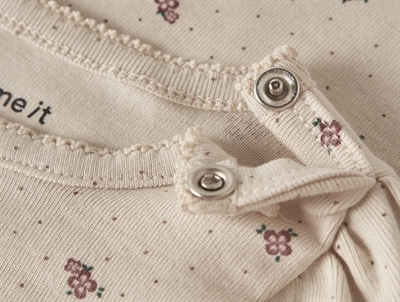 Name It body almond milk detalje med trykknapper ved skulder