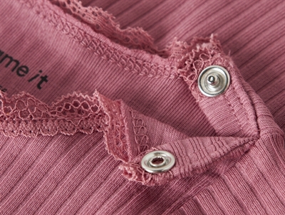 Name It body mesa rose detalje med blondekant og trykknapper