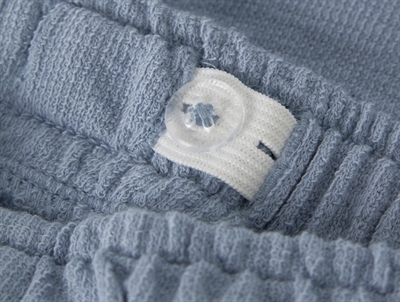 Lil Atelier shorts i blå nuance med elastik i taljen detalje
