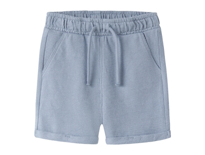 Lil Atelier shorts i blå nuance med snøre forfra