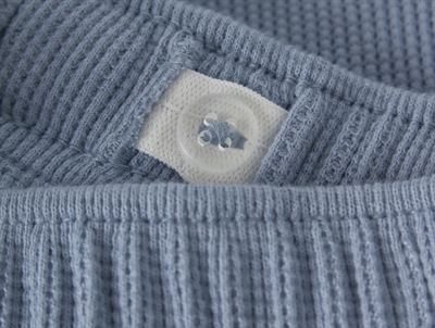 Lil Atelier shorts i blå nuance med struktur detalje