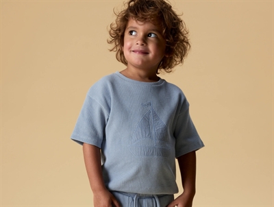 Lil Atelier t-shirt dusty blue med bådmotiv