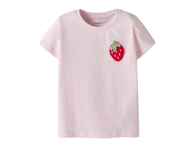 Name It t shirt i lyserød nuance med jordbær detalje foran