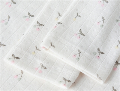 Name It leggings cloud dancer kirsebærprint detalje