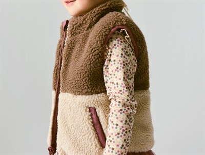 Name It teddyvest i beige og brun nuance wistful mauve set forfra
