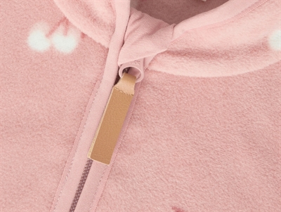 Detalje af lynlås på Lil\' Atelier fleecejakke i rosa nuance