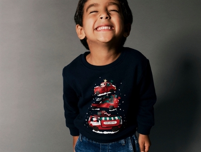 Name It sweatshirt i navy med juleprint på model