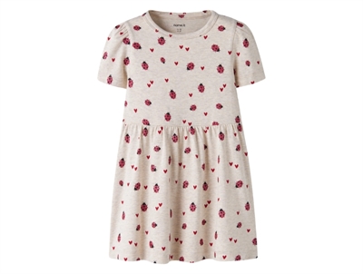 Name It kjole i råhvid nuance med mariehøneprint forfra