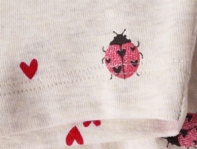 Name It biker shorts i beige nuance med mariehøneprint detalje