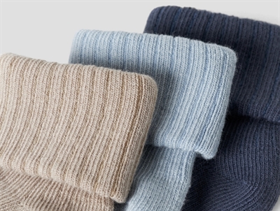 Name It strømper i flere farver med rib i 3 pak