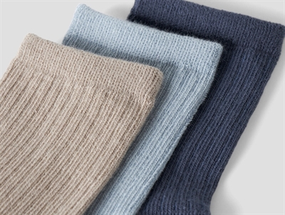 Name It strømper i beige nuance med rib struktur detalje