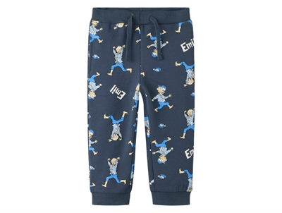 Name It sweatpants i mørkeblå med Emil fra Lønneberg allover print