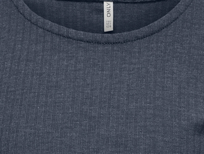 Kids ONLY t-shirt i ombre blue med flæsedetaljer detalje