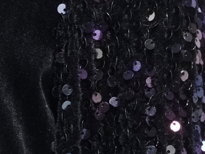 Detaljebillede af KIDS ONLY kjole black med pailletærmer til piger