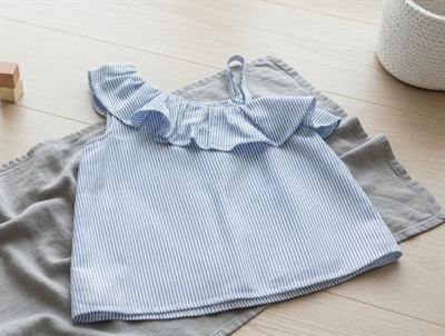 Kids ONLY cloud dancer/clear sky stribet one-shoulder top