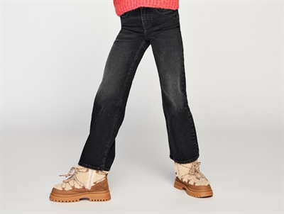 Kids ONLY wide leg jeans i washed black på model