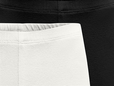 Kids ONLY shorts i sort og råhvid med elastik i taljen detalje