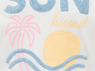 Kids ONLY sweatshirt i råhvid med struktur i print closeup