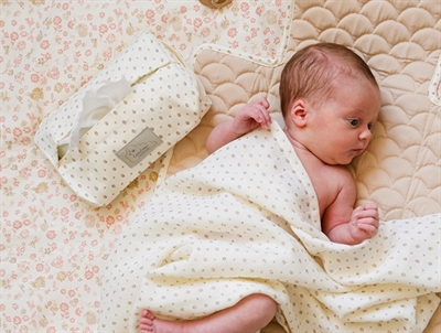 Cam Cam Copenhagen vådservietcover på puslebord med rowan print