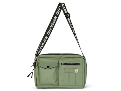 Mads Nørgaard Cappa taske i støvet grøn med sort logorem
