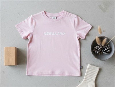 Mads Nørgaard pink t-shirt Taurus