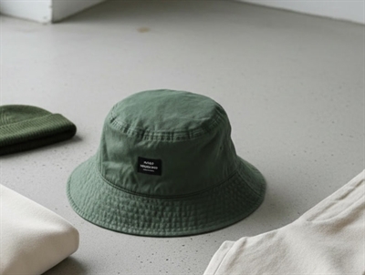 Mads Nørgaard sea spray bucket solhat