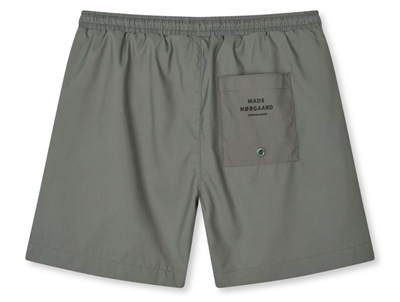 Mads Nørgaard badeshorts i farven moon mist set bagfra