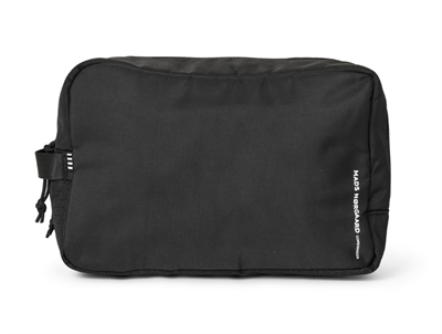 Mads Nørgaard toilettaske i sort med logo og lynlås