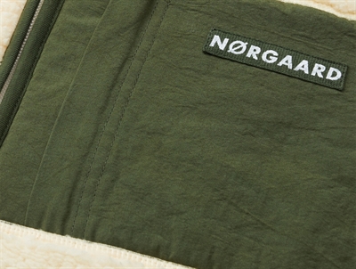 Mads Nørgaard teddy fleece jakke råhvid grøn brystlomme nærbillede