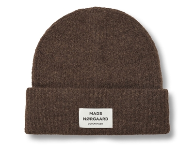 Anju hue i mørkebrun fra Mads Nørgaard med rib og logomærke