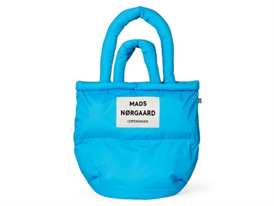 Lyseblå taske fra Mads Nørgaard med to sæt hanke