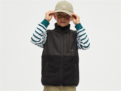 Mads Nørgaard Soft Fleece Takito vest sort på model