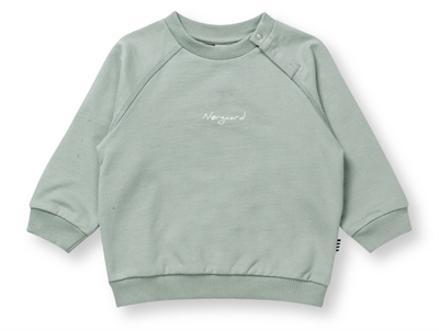 Sweatshirt fra Mads Nørgaard i slate grey med hvidt logoprint og trykknap